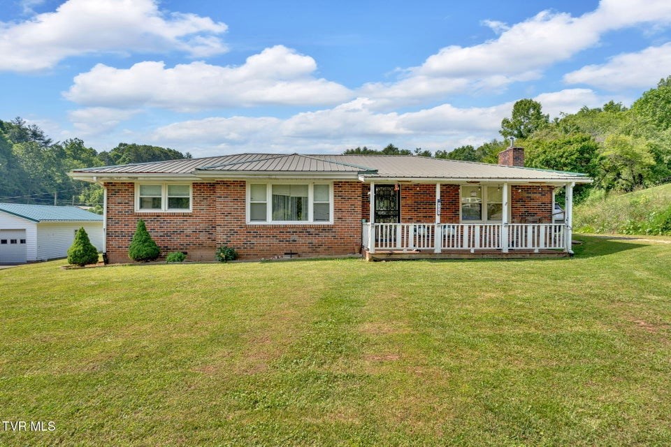 125 Dogwood Ln.