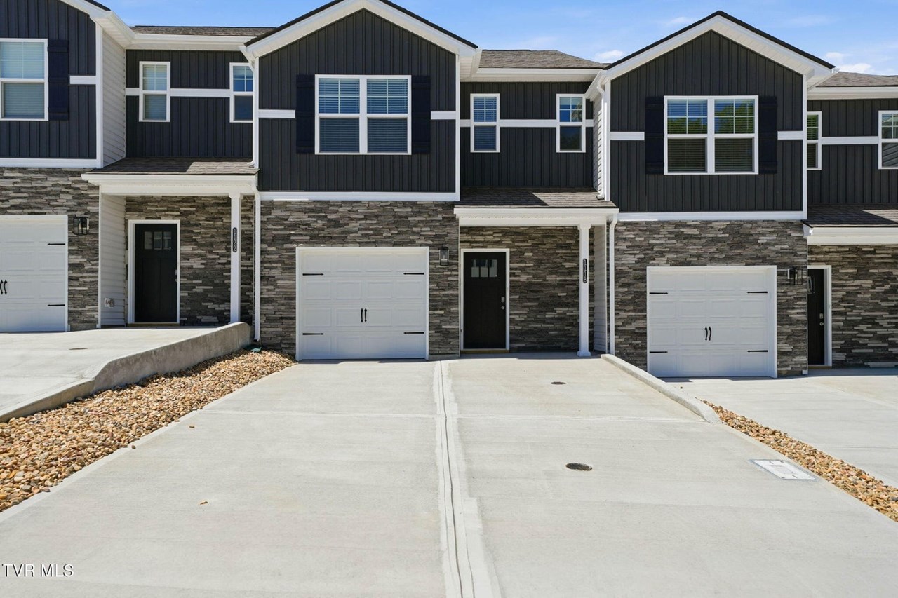1118 Wenna Way